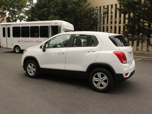 Used 2017 Chevrolet Trax LS AWD/4WD image 9