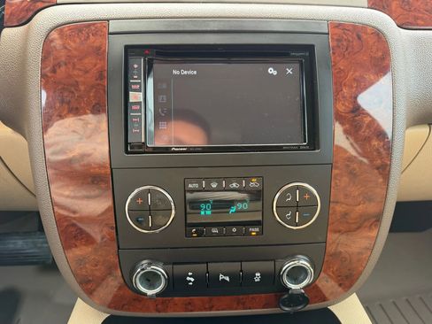 Used 2014 Chevrolet Silverado 2500 LTZ w/ LTZ Plus Package image 13