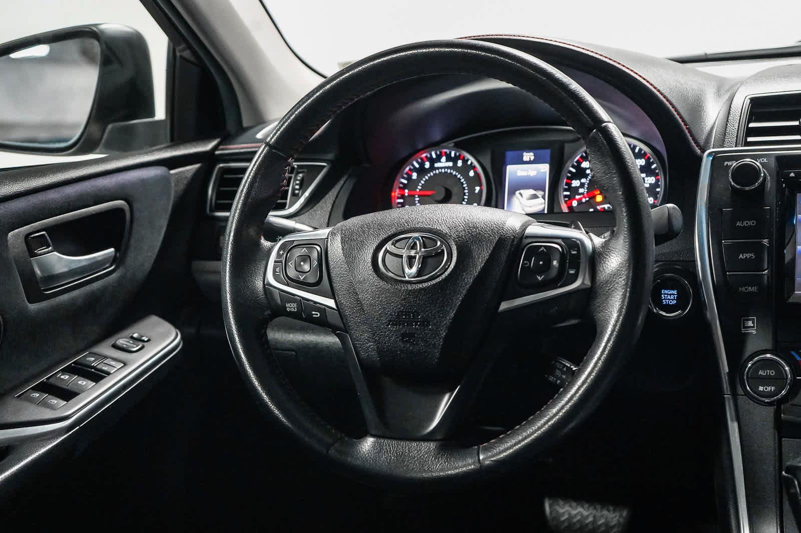 Used 2015 Toyota Camry XSE FWD image 14