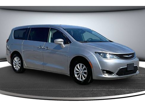 Certified 2019 Chrysler Pacifica Touring Plus FWD image 14