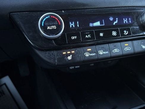 Used 2022 Hyundai Elantra Limited image 26