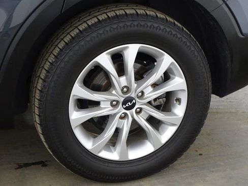 Used 2022 Kia Telluride LX image 36