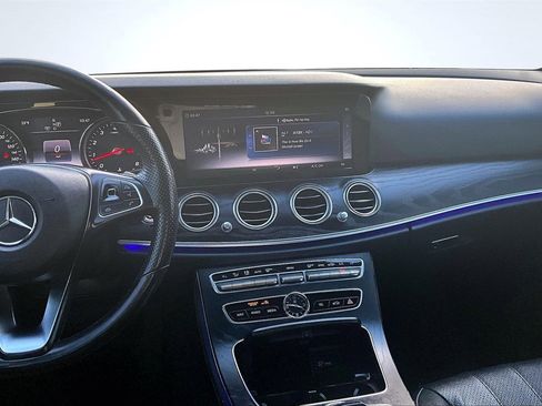 Used 2018 Mercedes-Benz E 300 4MATIC w/ Premium 1 Package image 9
