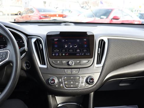 Used 2024 Chevrolet Malibu LT image 24