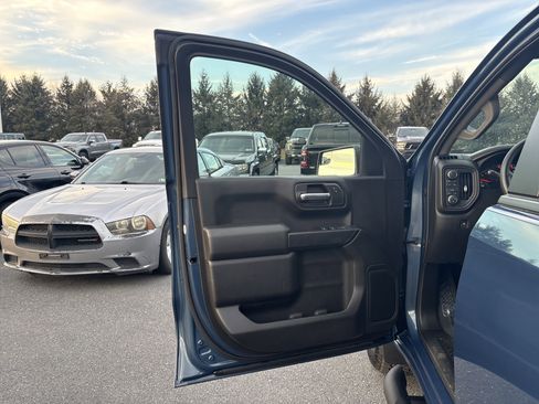 Used 2024 Chevrolet Silverado 1500 Custom w/ Turbomax Blackout Package image 20