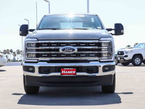 Used 2025 Ford F250 Lariat AWD/4WD image 2