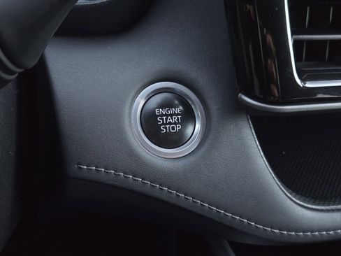 Used 2024 Toyota Highlander LE image 19