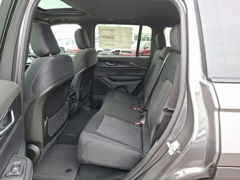 New 2025 Jeep Grand Cherokee Laredo w/ MOPAR Finishing Package AWD/4WD image 6