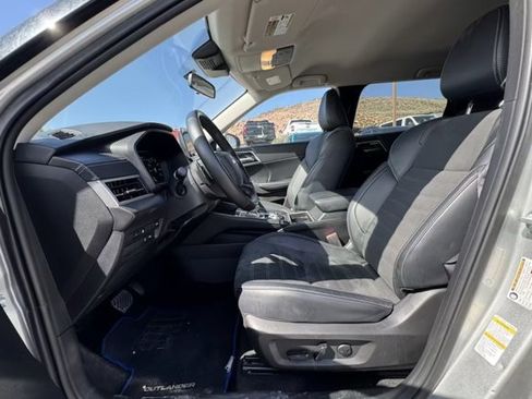 Used 2024 Mitsubishi Outlander 4WD Plug-In Hybrid image 9