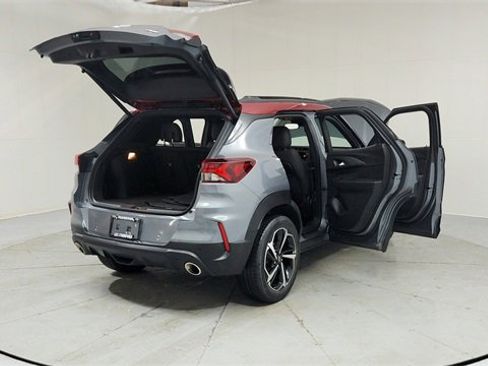 Used 2021 Chevrolet TrailBlazer RS w/ Sun and Liftgate Package image 10