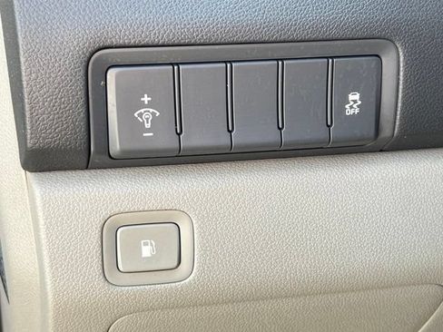 Used 2017 Kia Sedona LX w/ LX Essentials Premium Package FWD image 20