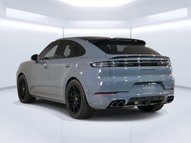 Certified 2025 Porsche Cayenne GTS AWD/4WD image 3