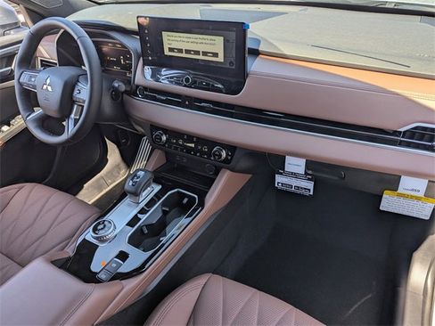 New 2025 Mitsubishi Outlander SEL image 8