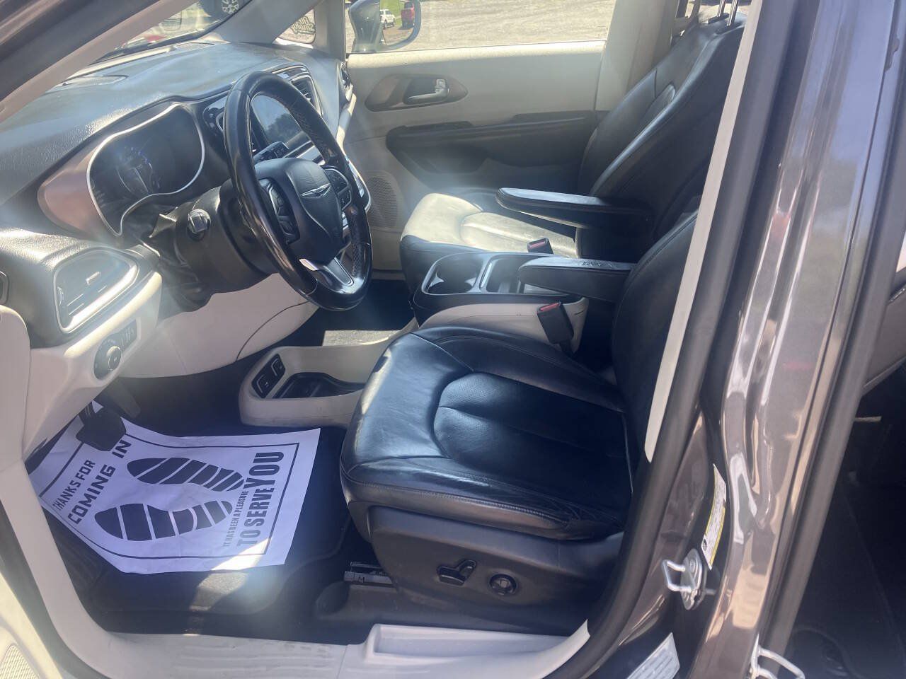 Used 2019 Chrysler Pacifica Touring-L w/ Advanced Safetytec Group FWD image 7