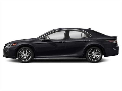 Used 2024 Toyota Camry SE FWD image 3