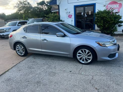 Used 2018 Acura ILX FWD image 2