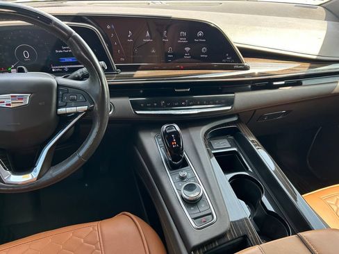 Used 2022 Cadillac Escalade Premium Luxury w/ Performance Package AWD/4WD image 20