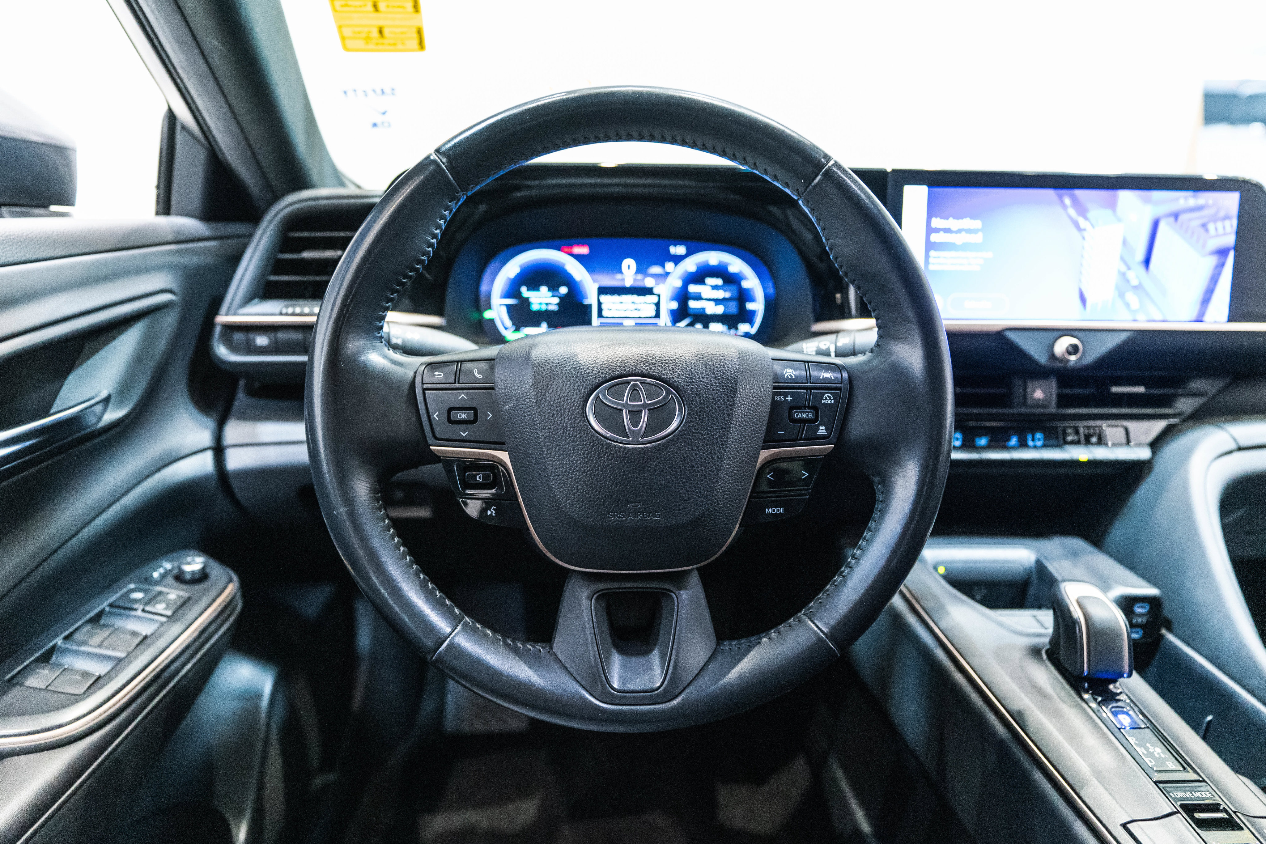 Used 2023 Toyota Crown AWD/4WD image 16