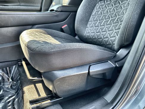 Used 2025 Nissan Kicks SV AWD/4WD image 24