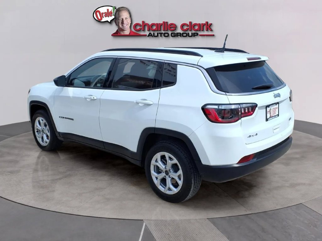 Used 2025 Jeep Compass Latitude AWD/4WD image 3