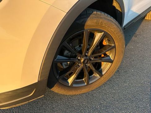 Used 2018 Ford Explorer XLT w/ Equipment Group 202A image 9