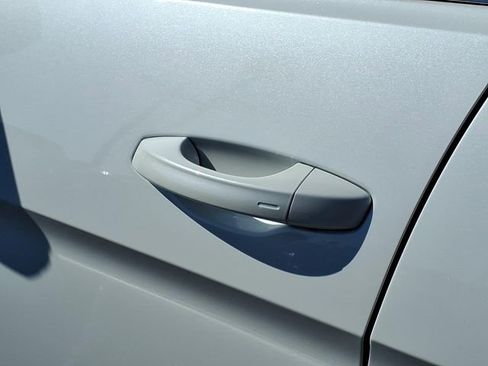 Used 2024 Volkswagen Atlas Cross Sport SEL R-Line image 17