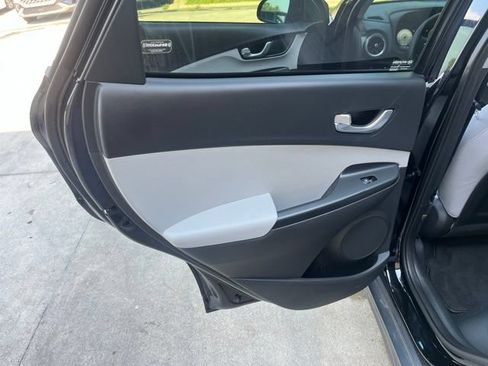 Used 2023 Hyundai Kona SE FWD image 13