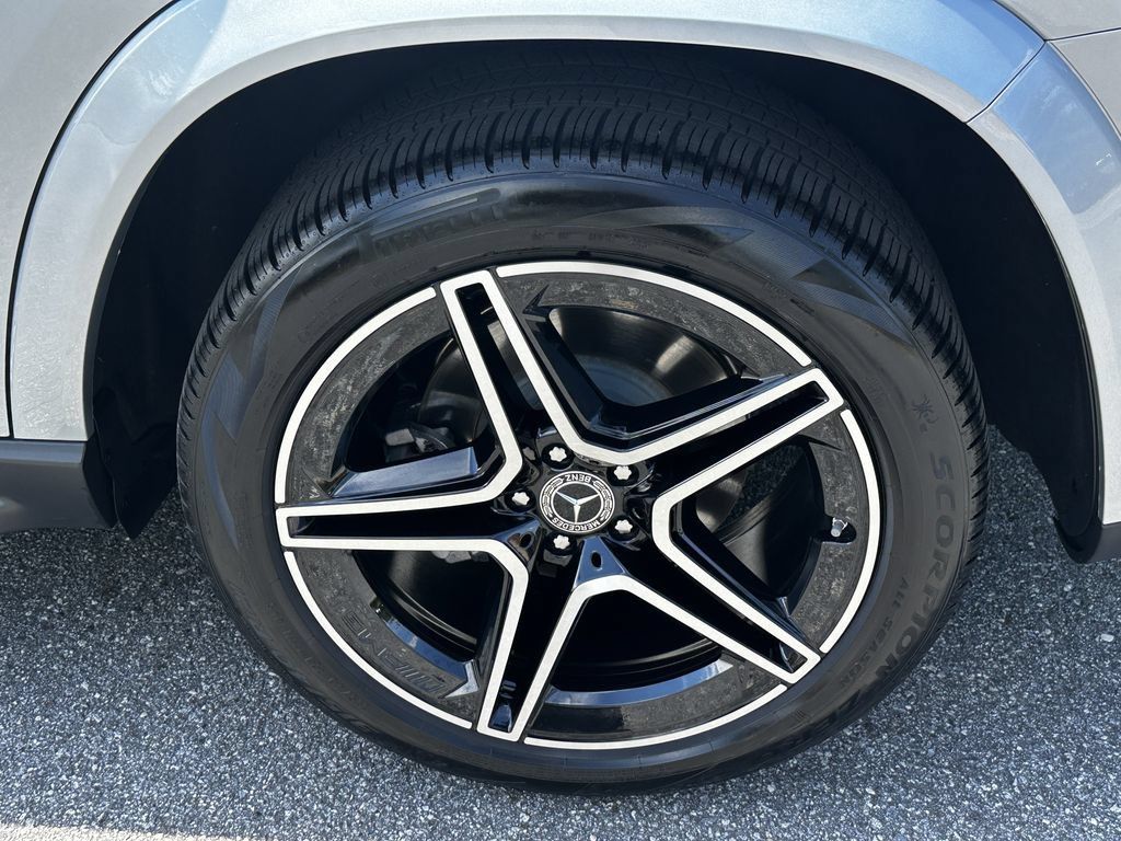 Certified 2026 Mercedes-Benz GLS 450 4MATIC image 23