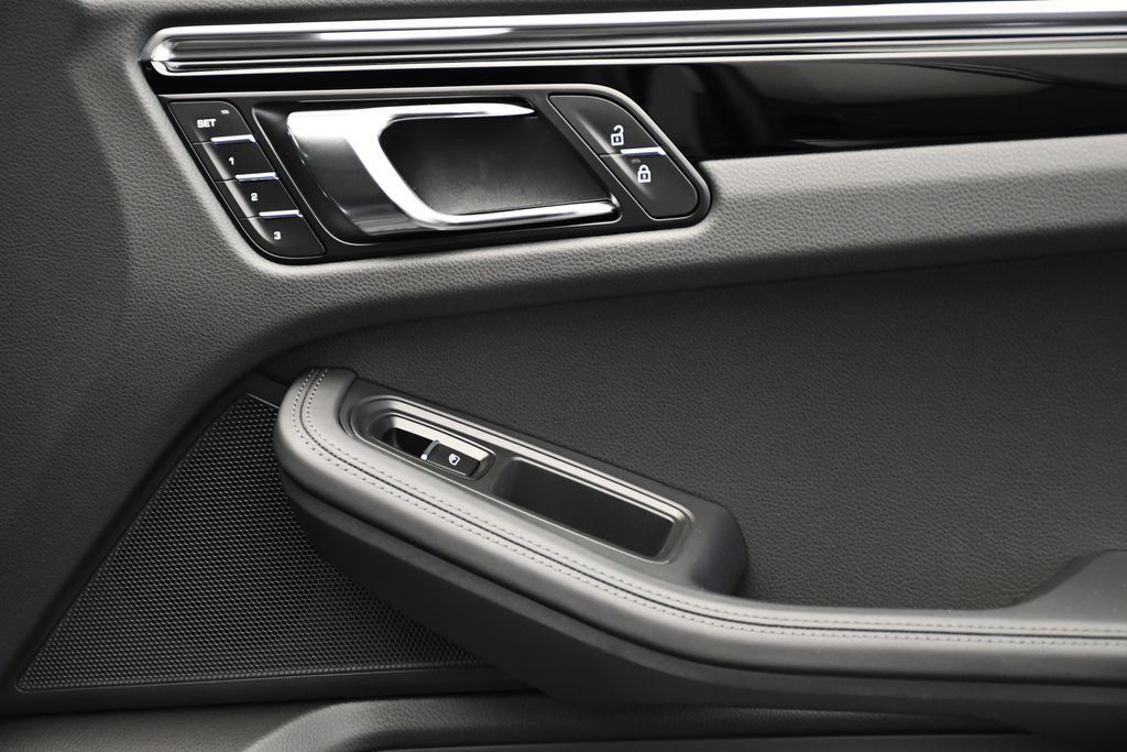 Certified 2026 Porsche Macan AWD/4WD image 49
