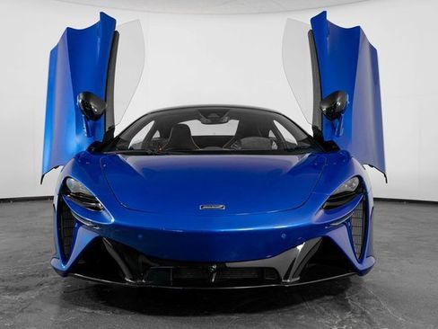 Used 2024 McLaren Artura Performance image 5