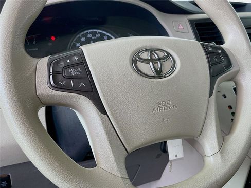 Used 2011 Toyota Sienna LE w/ Towing Pkg FWD image 15