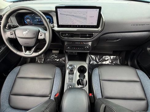 Certified 2025 Ford Bronco Sport Outer Banks w/ Outer Banks Tech Package+ AWD/4WD image 3