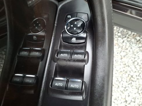 Used 2013 Lincoln MKS image 21