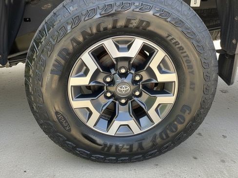 Used 2023 Toyota Tacoma TRD Off-Road w/ TRD Premium Off Road Package AWD/4WD image 7