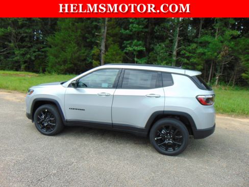 New 2026 Jeep Compass Latitude AWD/4WD image 5