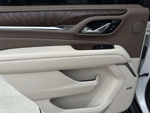 Used 2021 GMC Yukon Denali w/ Denali Premium Package image 15