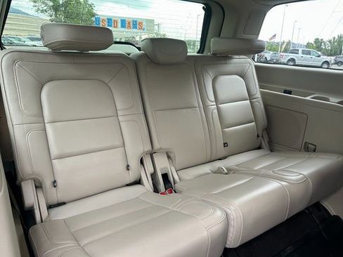 Used 2019 Lincoln Navigator Reserve image 37