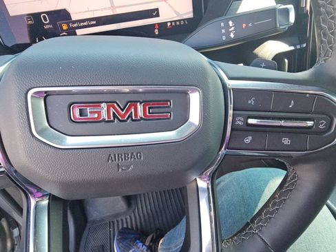 Used 2025 GMC Acadia Elevation w/ Elevation Premium Package FWD image 12