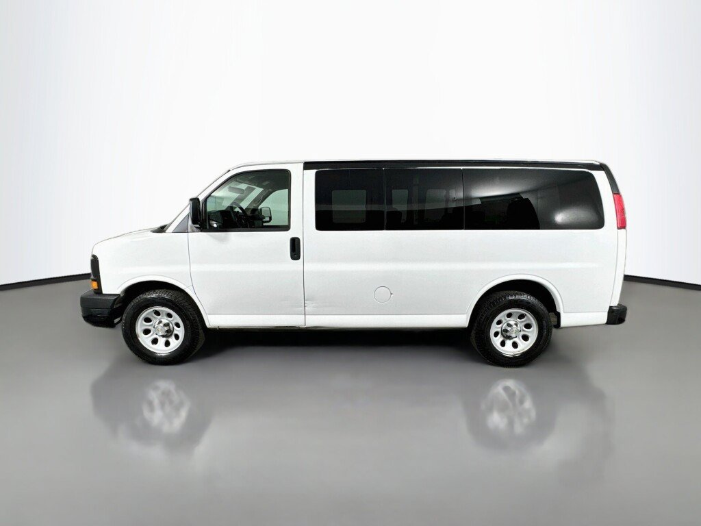 Used 2010 Chevrolet Express 1500 LS RWD image 2