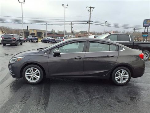 Used 2017 Chevrolet Cruze LT image 14