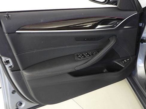 Used 2023 BMW 530e RWD image 11