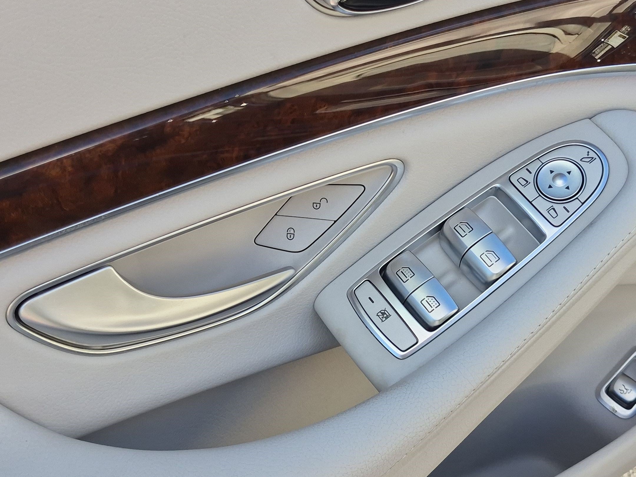 Used 2017 Mercedes-Benz S 550 4MATIC Sedan image 15