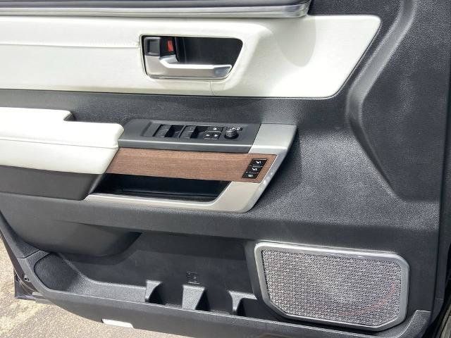 Used 2023 Toyota Sequoia Capstone AWD/4WD image 19