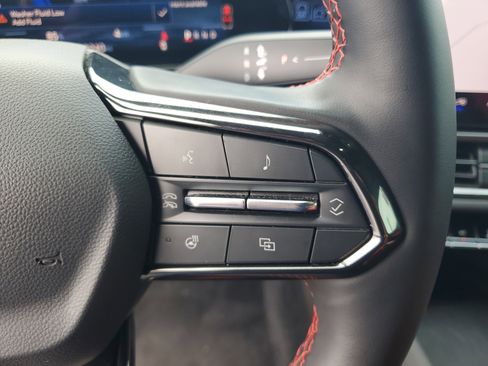 Used 2024 Chevrolet Equinox EV RS FWD image 21