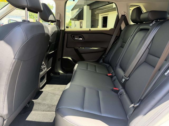 Used 2023 Nissan Rogue SV w/ SV Premium B Package AWD/4WD image 13