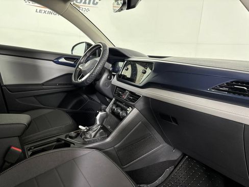 Used 2024 Volkswagen Taos SE w/ Panoramic Sunroof Package AWD/4WD image 31