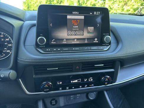 Used 2024 Nissan Rogue SV FWD image 16