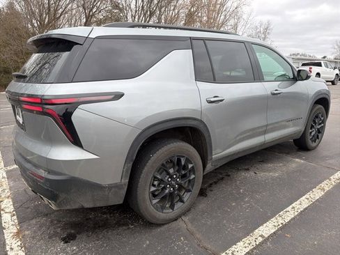 Used 2026 Chevrolet Traverse LT w/ Midnight/Sport Edition image 3