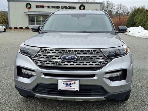 Certified 2022 Ford Explorer Limited w/ Equipment Group 301A image 3