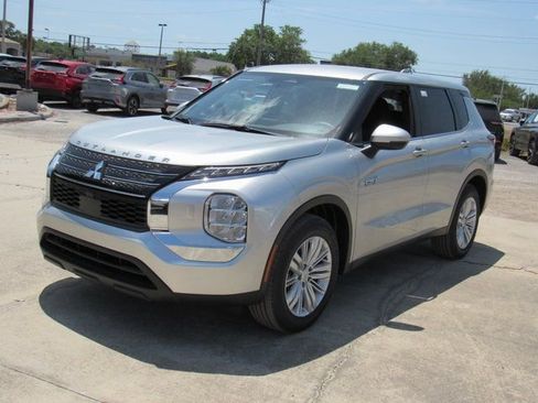 New 2025 Mitsubishi Outlander ES image 6